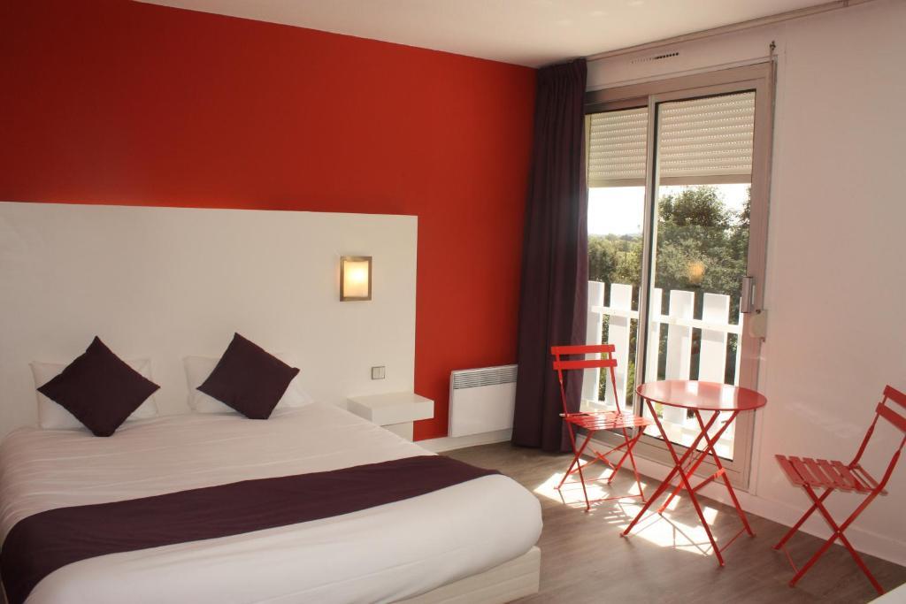 Latitude Ouest Hotel Restaurant & Spa 로크로난 객실 사진