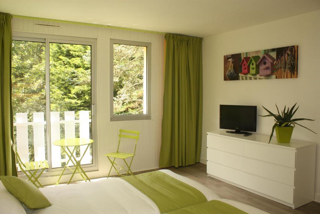 Latitude Ouest Hotel Restaurant & Spa 로크로난 객실 사진