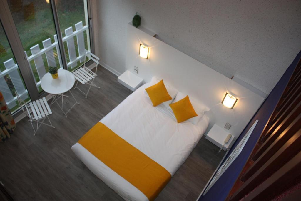 Latitude Ouest Hotel Restaurant & Spa 로크로난 객실 사진