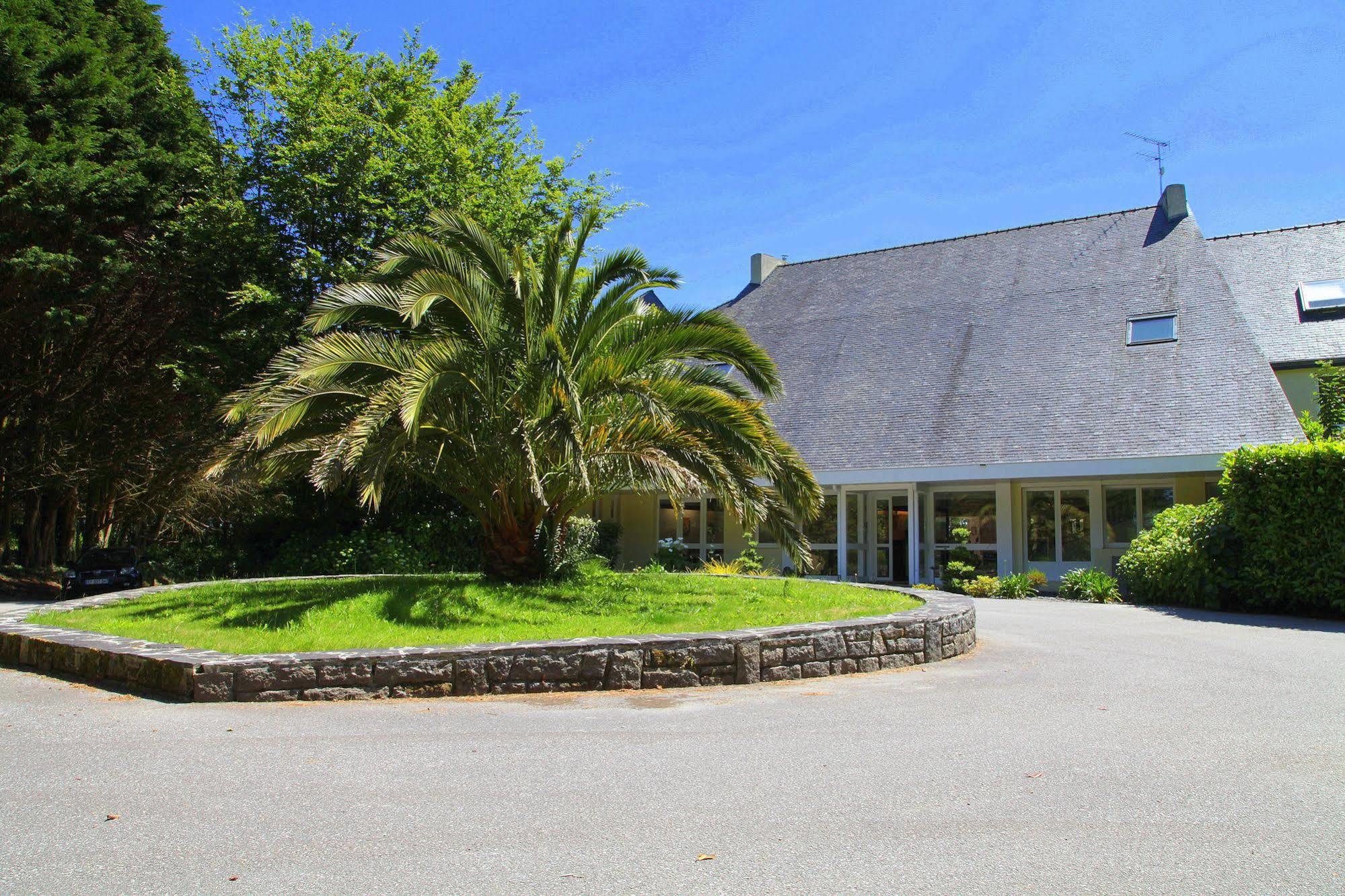 Latitude Ouest Hotel Restaurant & Spa 로크로난 외부 사진