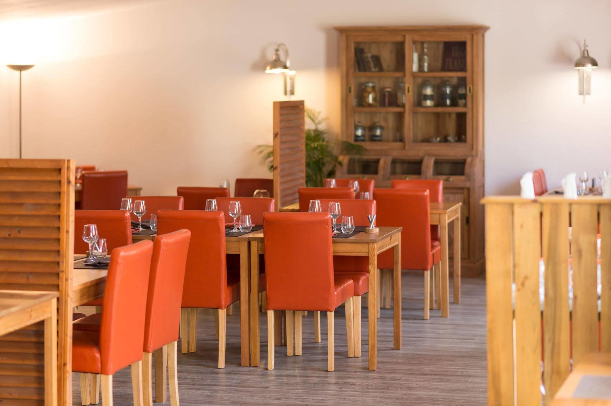 Latitude Ouest Hotel Restaurant & Spa 로크로난 외부 사진