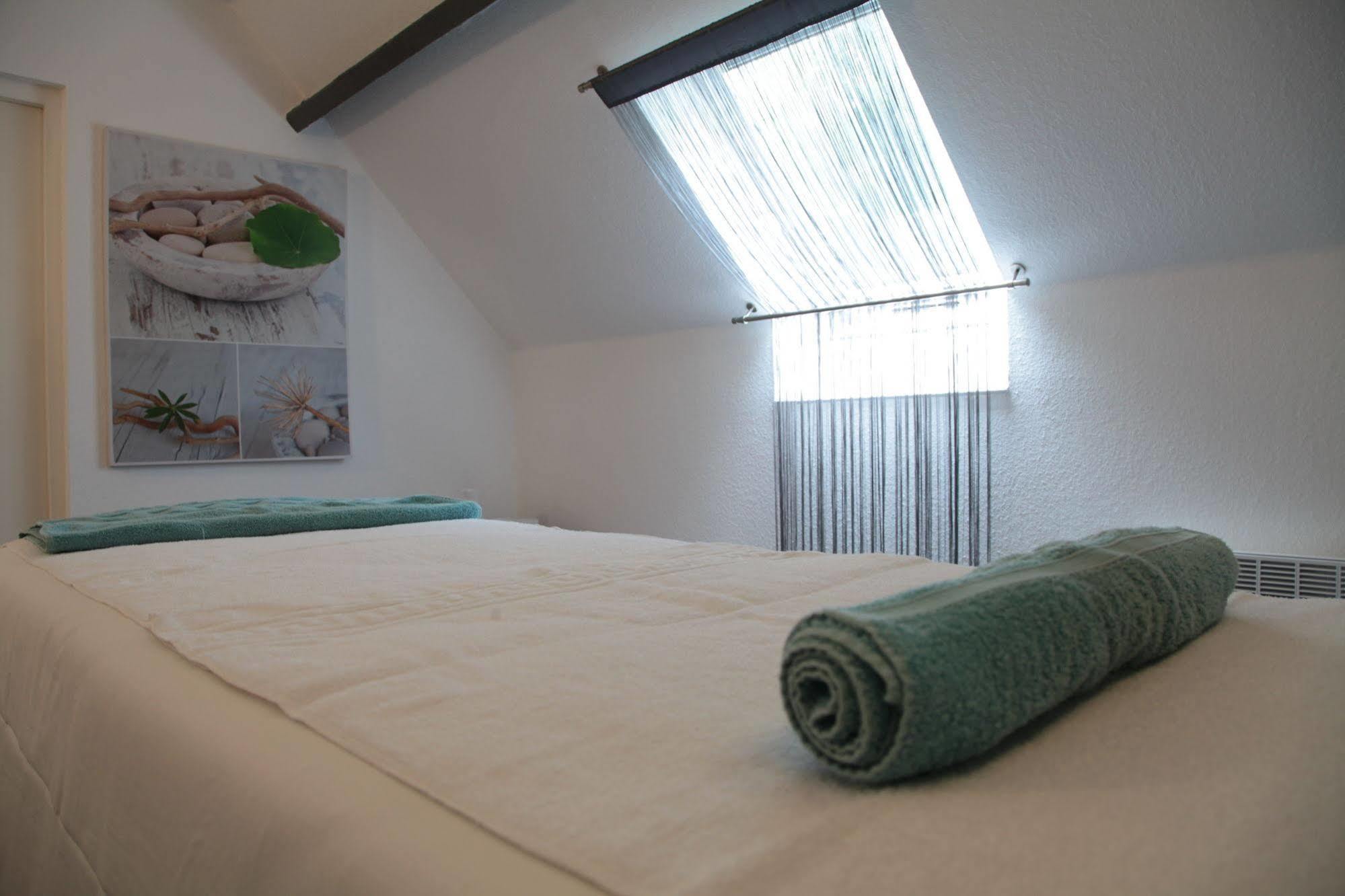 Latitude Ouest Hotel Restaurant & Spa 로크로난 외부 사진