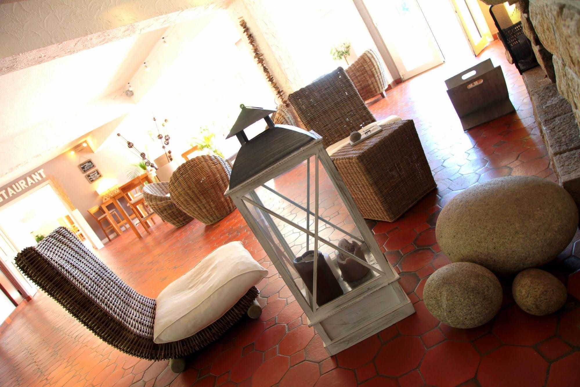 Latitude Ouest Hotel Restaurant & Spa 로크로난 외부 사진