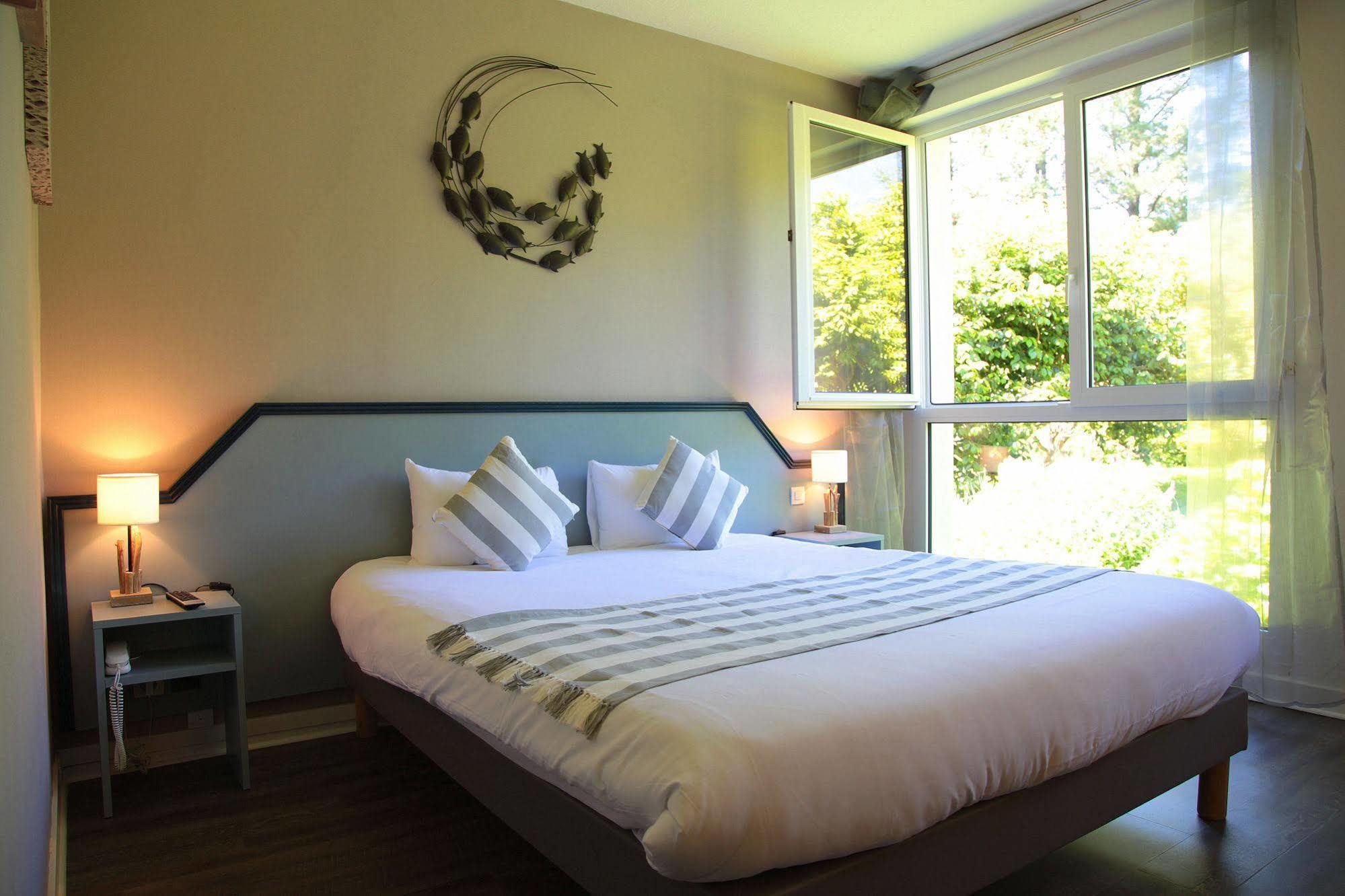 Latitude Ouest Hotel Restaurant & Spa 로크로난 외부 사진